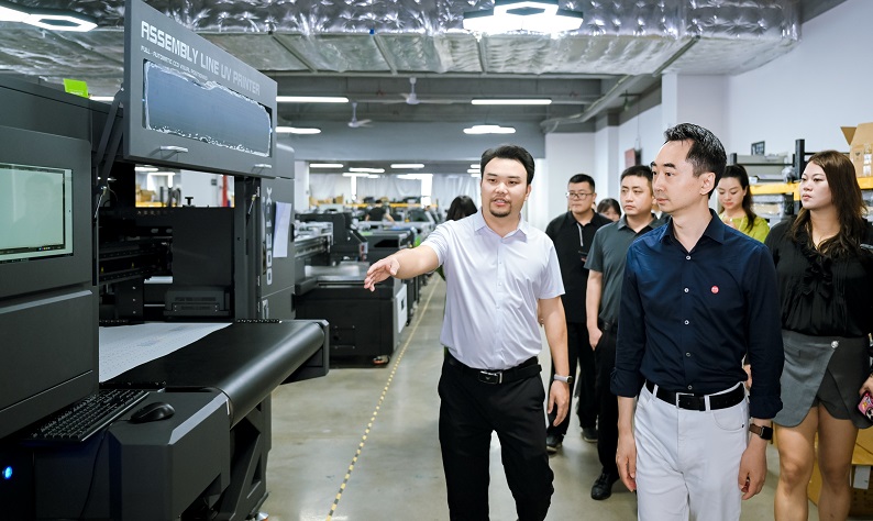 著名企業顧問劉潤走進松普智能，關注uv印刷設備如何借京東智谷”上樓進化“(圖2)