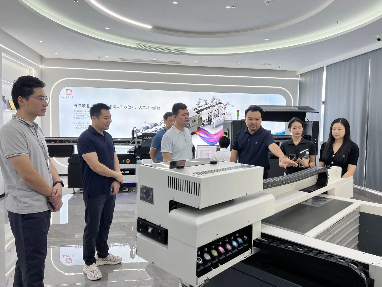 深化校企合作，共促創新發展——東莞理工學院科創院與鳳崗鎮政府走訪京東智谷松普智能(圖4)