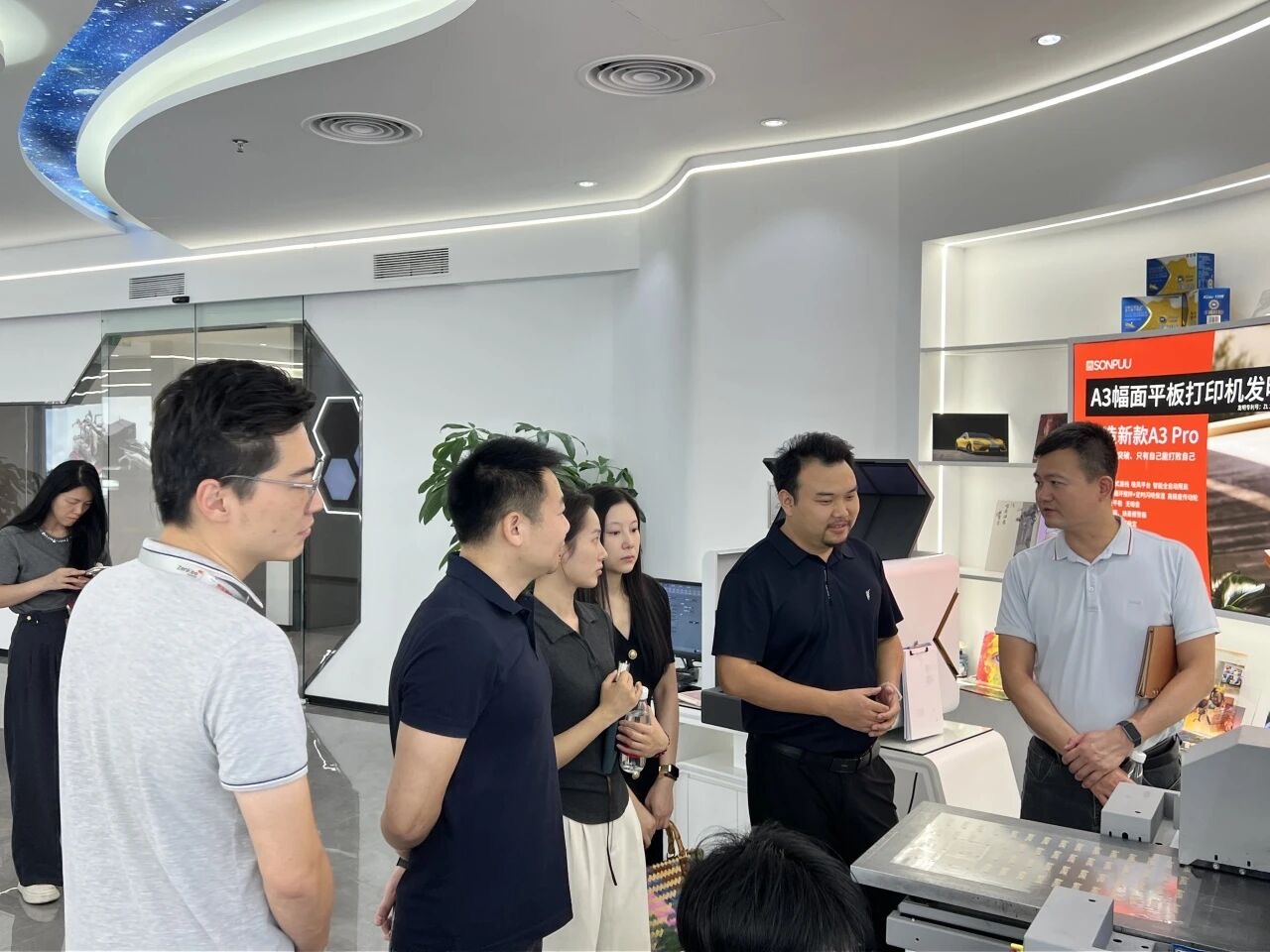 深化校企合作，共促創新發展——東莞理工學院科創院與鳳崗鎮政府走訪京東智谷松普智能(圖3)