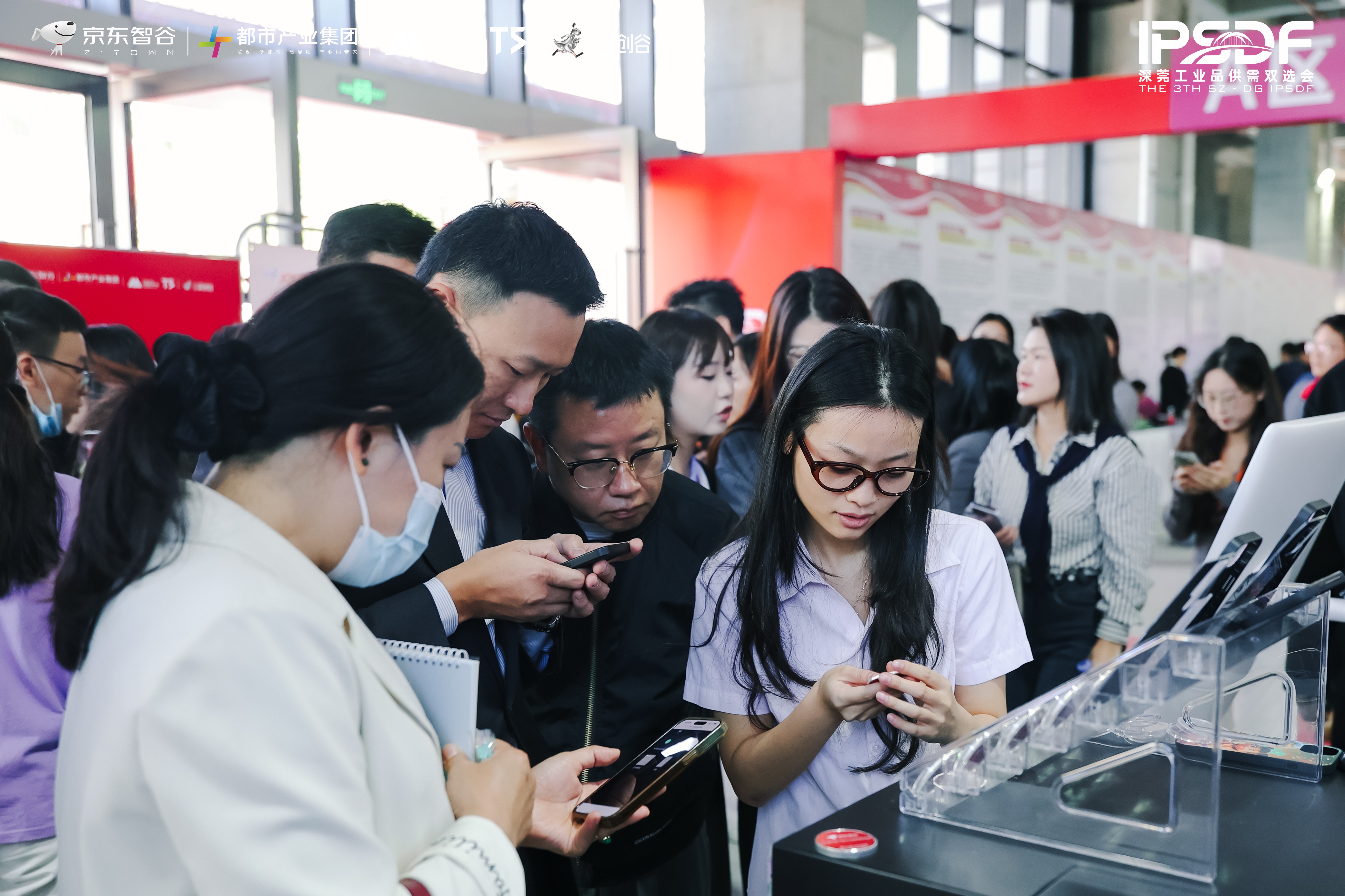以鏈聚力,智創共贏 ——京東智谷成功舉辦深莞工業品供需雙選會,助力園區企業協同發展(圖6) 以鏈聚力,智創共贏 ——京東智谷成功舉辦深莞工業品供需雙選會,助力園區企業協同發展(圖6)
